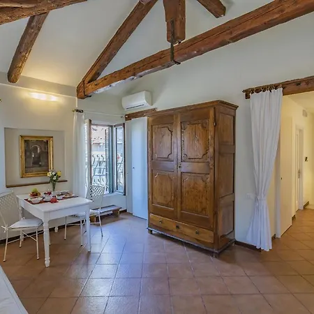 Lo Squero 3 Apartment With Balcony In Dorsoduro Venice Room photo